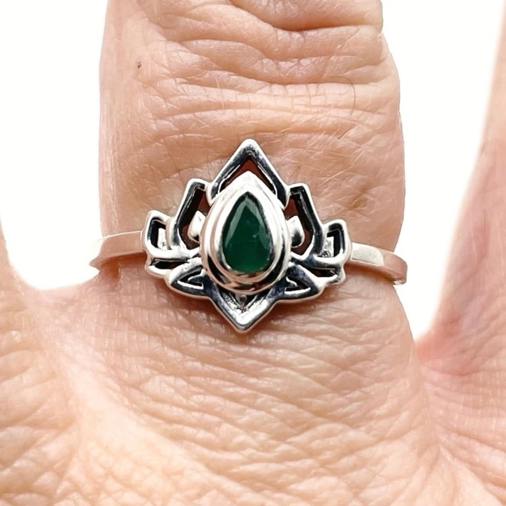 Size 8.5 Emerald Lotus 925 Sterling Silver Ring - Picture 7 of 8